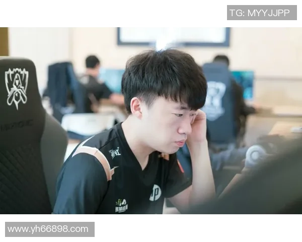 赛后分析:LNG与RNG在比赛中的耐力对决与战术思考